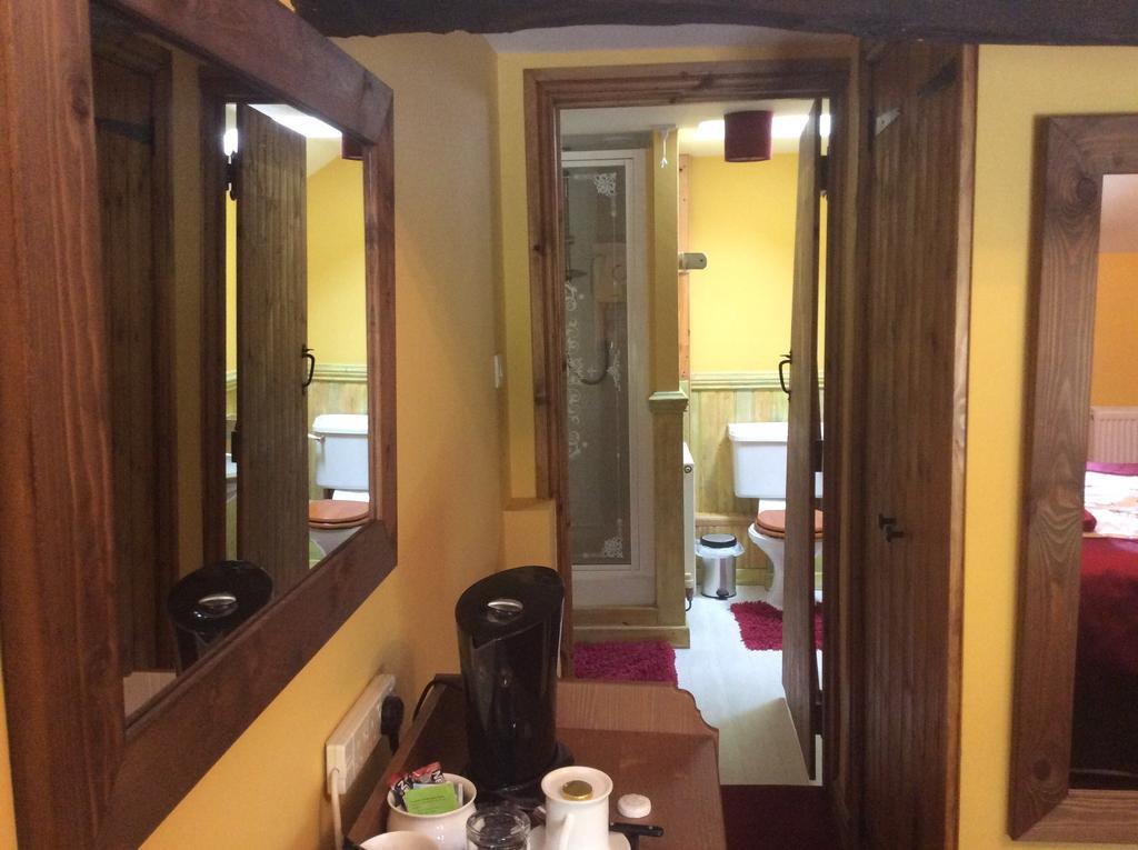The Old Forge B&B Knockin Номер фото